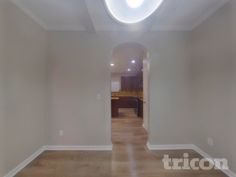 Building Photo - 4270 Sir Dixon Dr