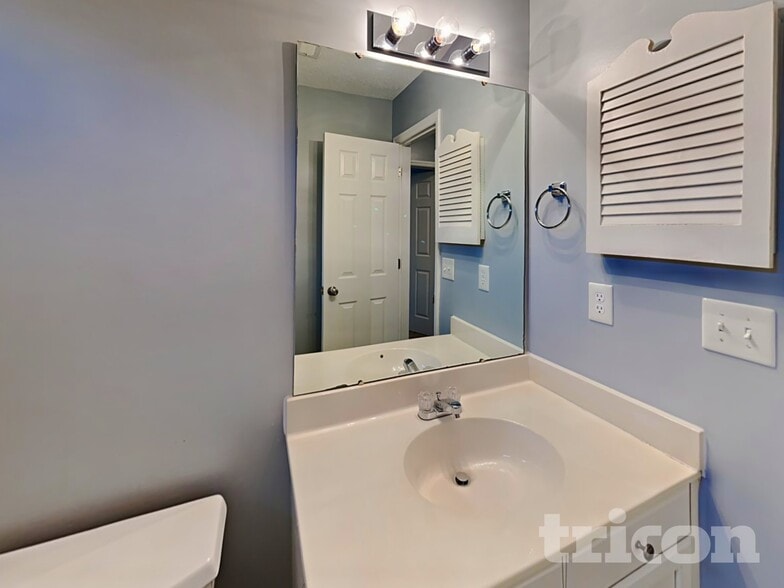 Building Photo - 7284 Green Meadow Ct