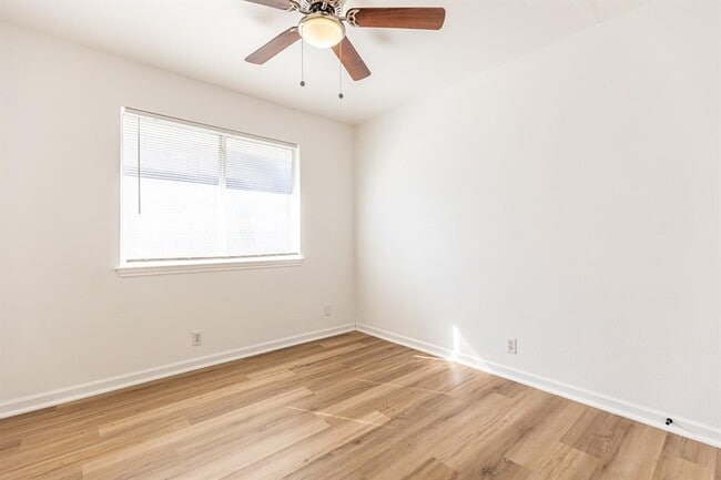 Building Photo - 2012 Balsam Way