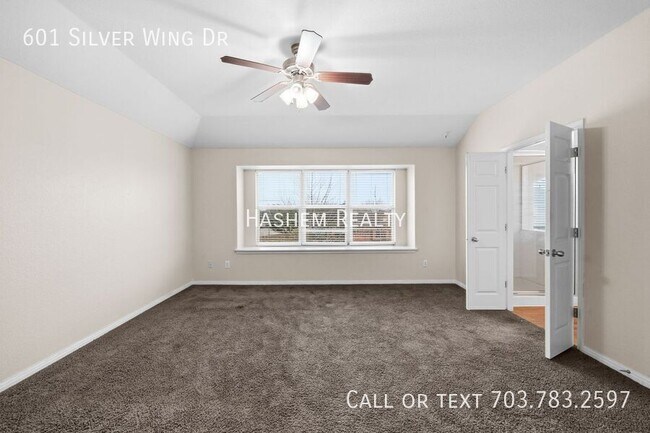 Building Photo - 601 Silver Wing Dr