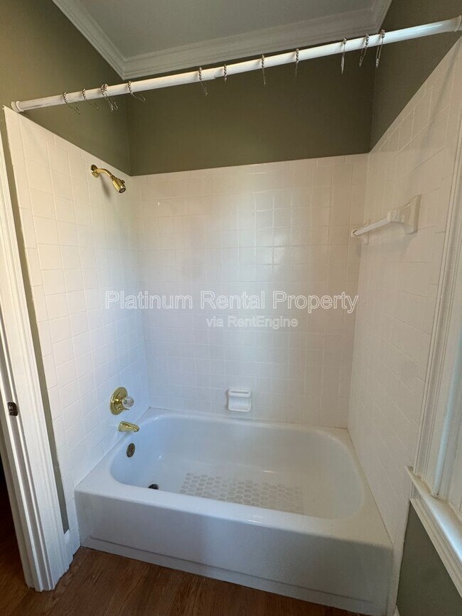 Building Photo - 425 Water Shadow Ln