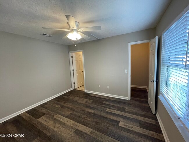 Building Photo - 7106 N Lagoon Dr