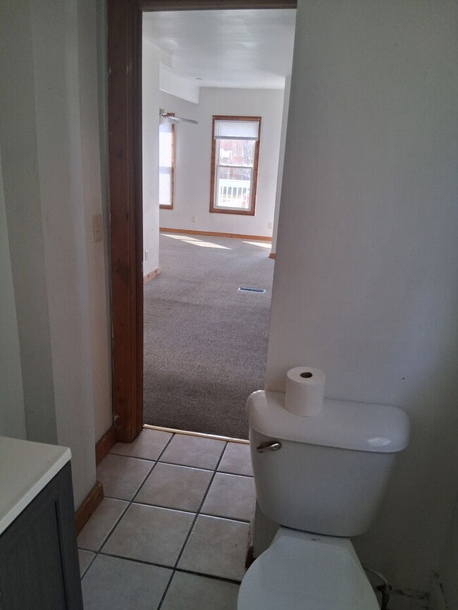 Building Photo - Charming 2-Bedroom Home in Rockford – Upda...
