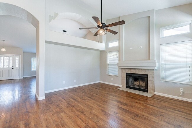 Building Photo - Charming 4-Bedroom Home with Luxurious Poo...