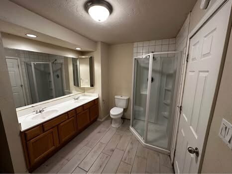 Building Photo - 111 E 7th St