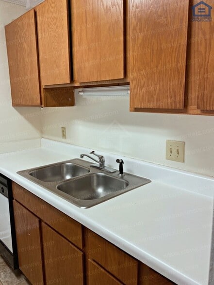 Building Photo - 430 Oriole Dr