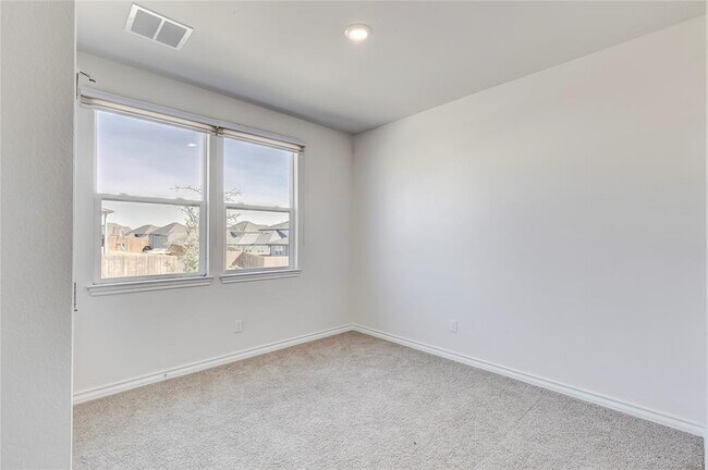 Building Photo - 204 Caisson Trl