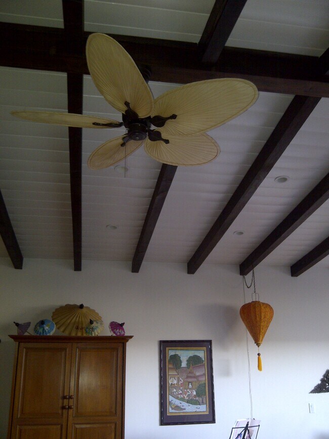 Building Photo - 332 21st St