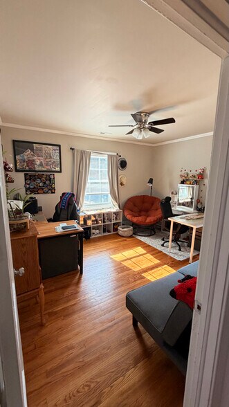 Building Photo - 1307 E Holly St