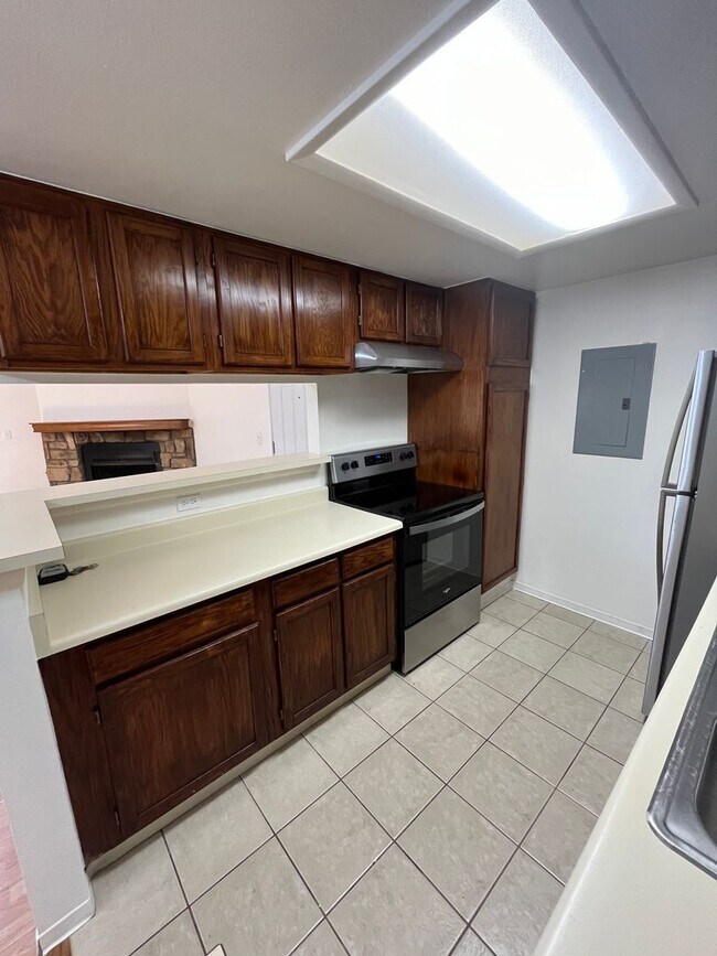 Building Photo - 3 Bed 2 Bath Updated Unit in Robinwood