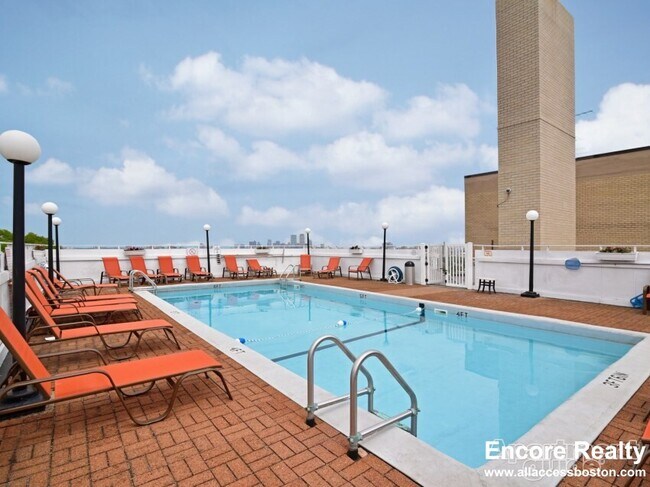 Building Photo - 1530 Beacon St