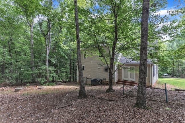 Building Photo - Peaceful Country Home Close to Chapel Hill