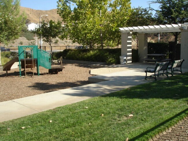 Building Photo - Spacious 3-Bedroom Home with a Big Loft & Community Pool in Saugus!