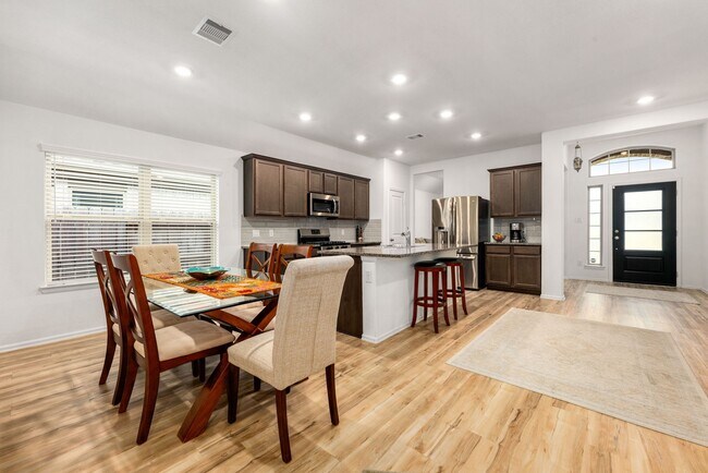 Building Photo - 26611 Daylily Grove St