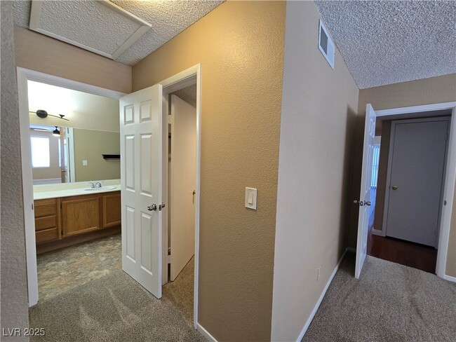 Building Photo - 1575 W Warm Springs Rd