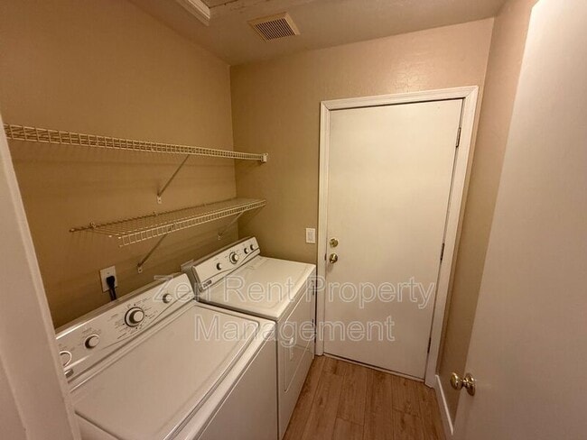 Building Photo - 2809 E Bagdad Rd