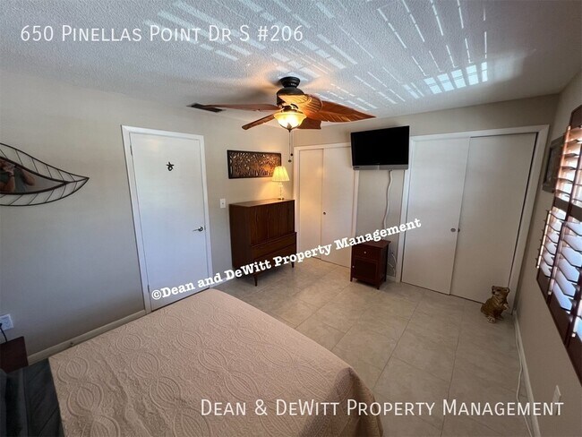 Building Photo - 650 Pinellas Point Dr S