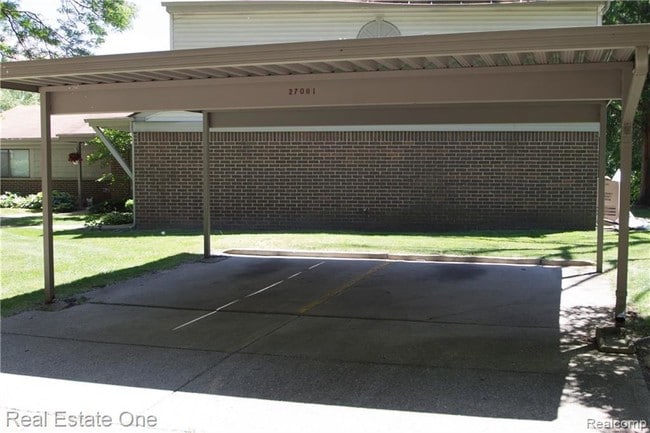 Building Photo - 27081 Farmbrook Villa Dr