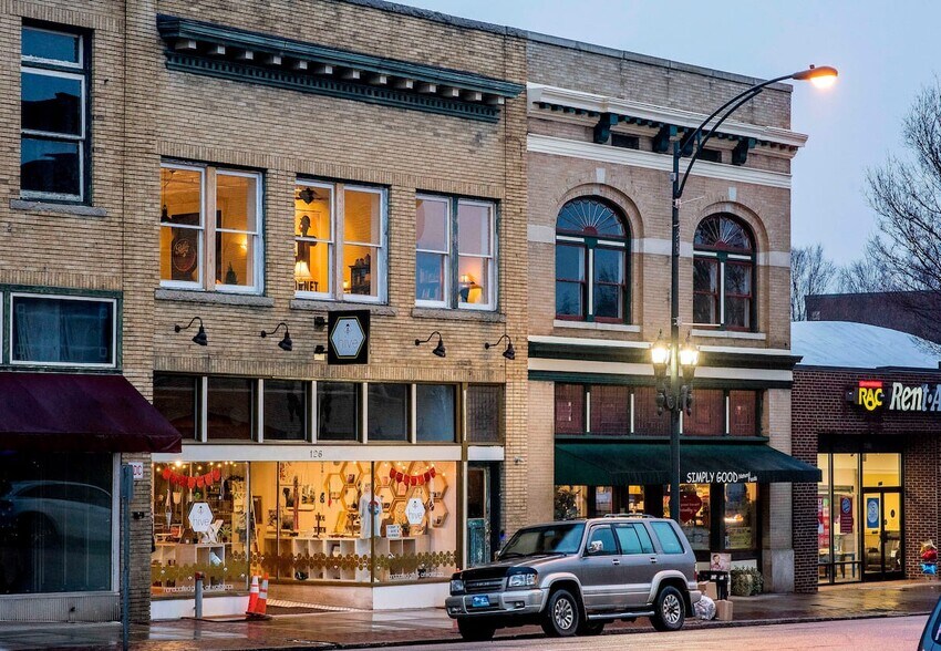 Building Photo - 126 E Innes St