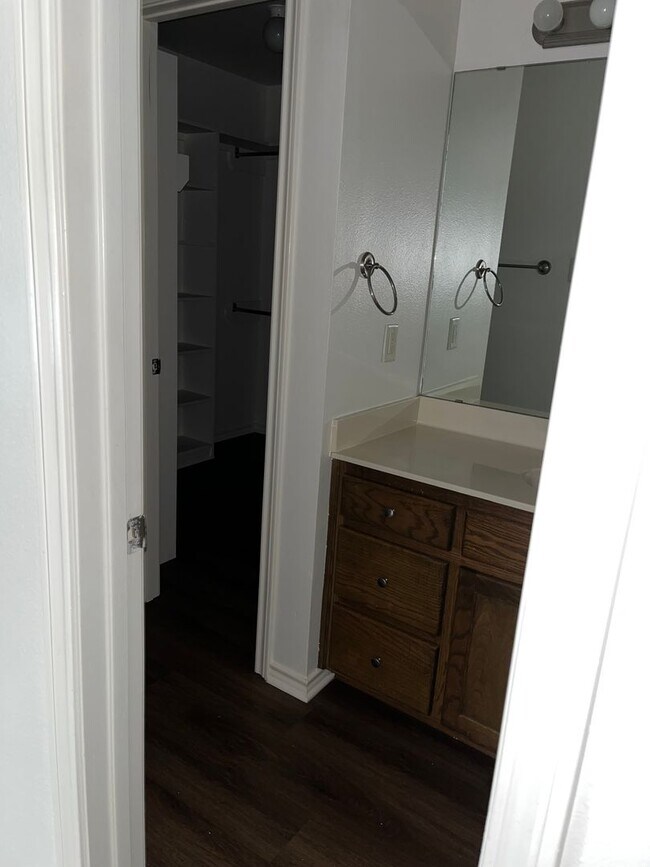 Building Photo - 2010 Seabiscuit Trce