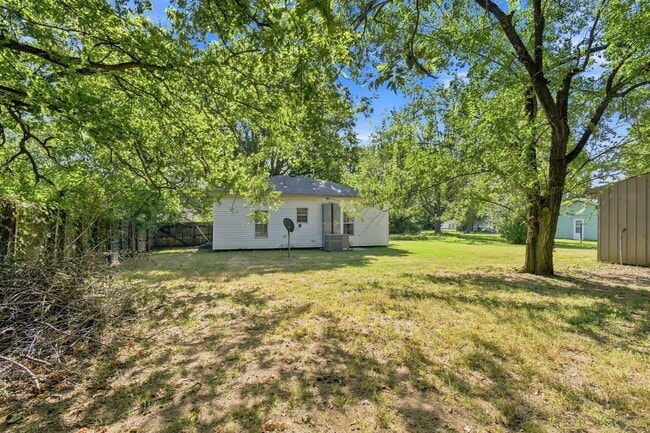 Building Photo - 707 N Gertrude Ave
