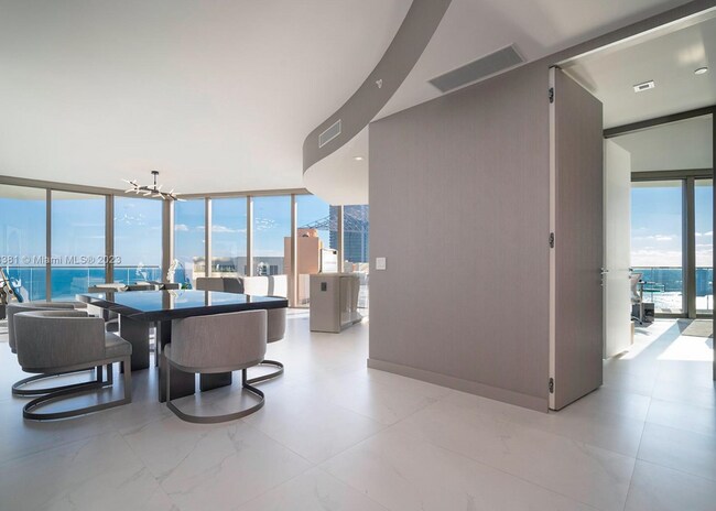 Building Photo - 18975 Collins Ave