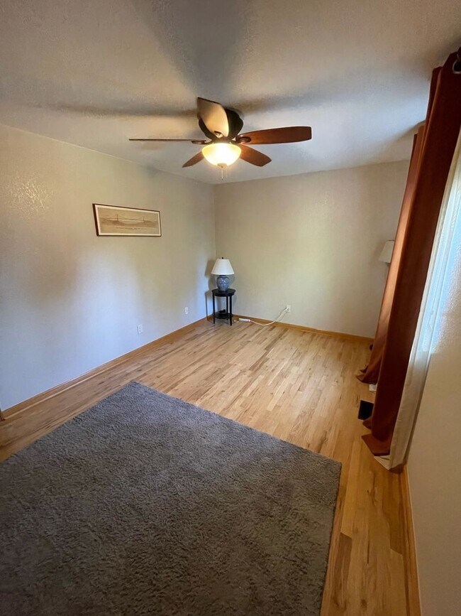 Building Photo - Beautiful Home in Golden Meadows!