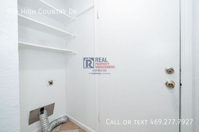 Building Photo - 906 High Country Dr