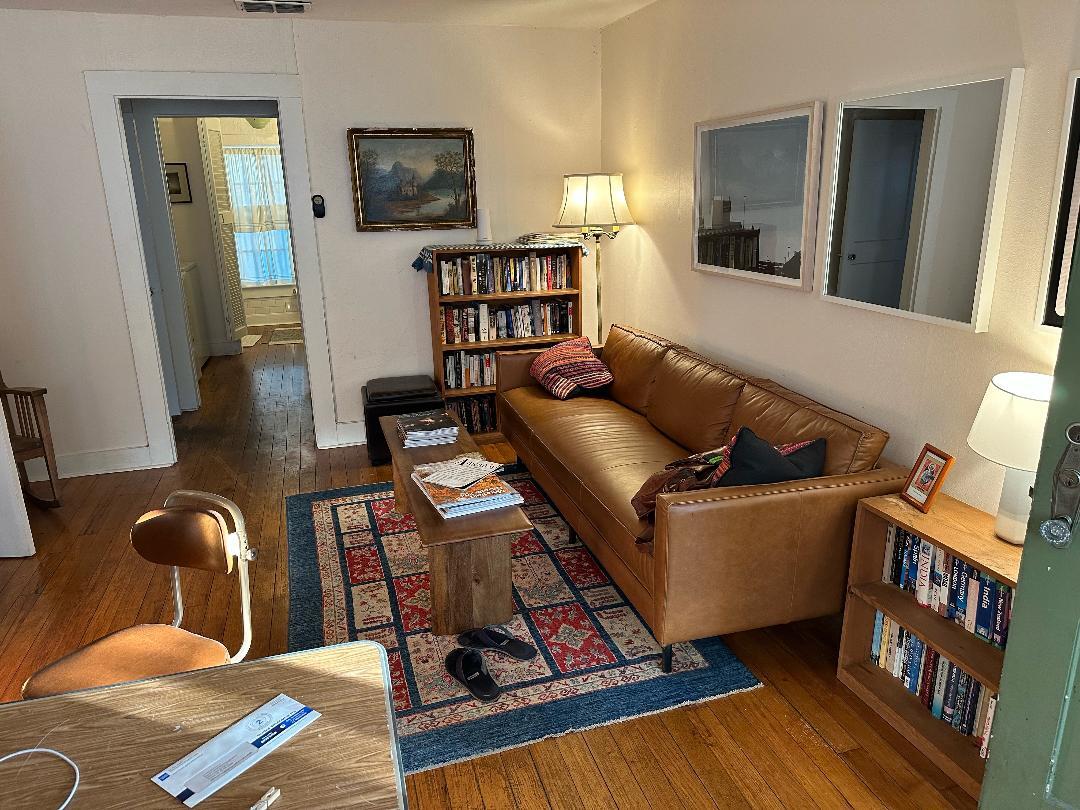 side view living room - 3105 Cedar St