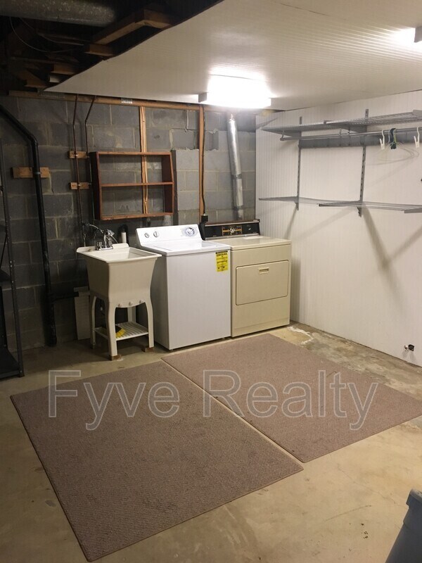 Building Photo - 3166 Borge St