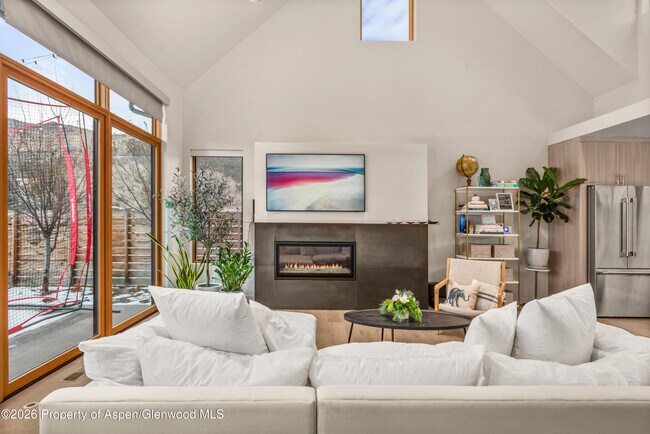 Building Photo - 113 Valley Ct