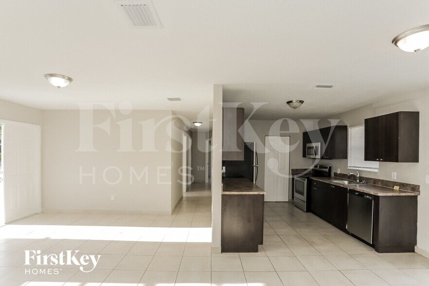 Building Photo - 18931 NW 33rd Pl