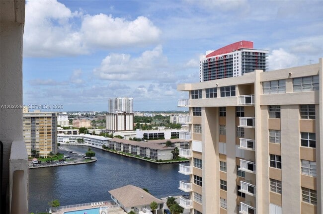 Building Photo - 1865 S Ocean Dr