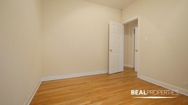 Building Photo - 1 bedroom in CHICAGO IL 60613