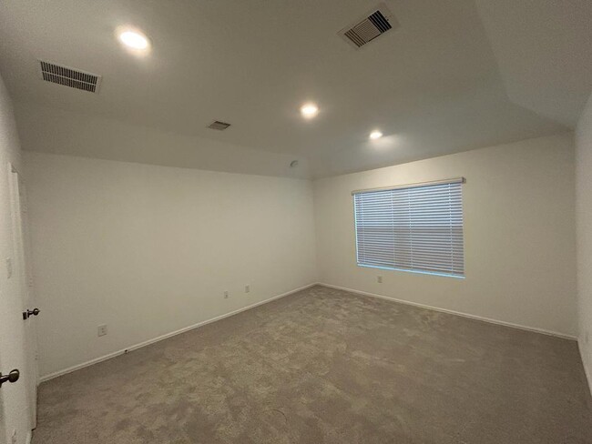 Building Photo - 2909 Eden Lk Ln