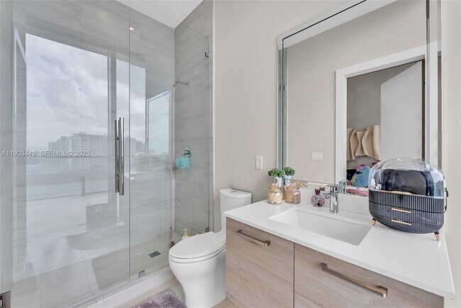 Building Photo - 5500 Island Estates Dr