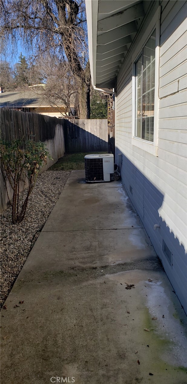 Building Photo - 632 19th St