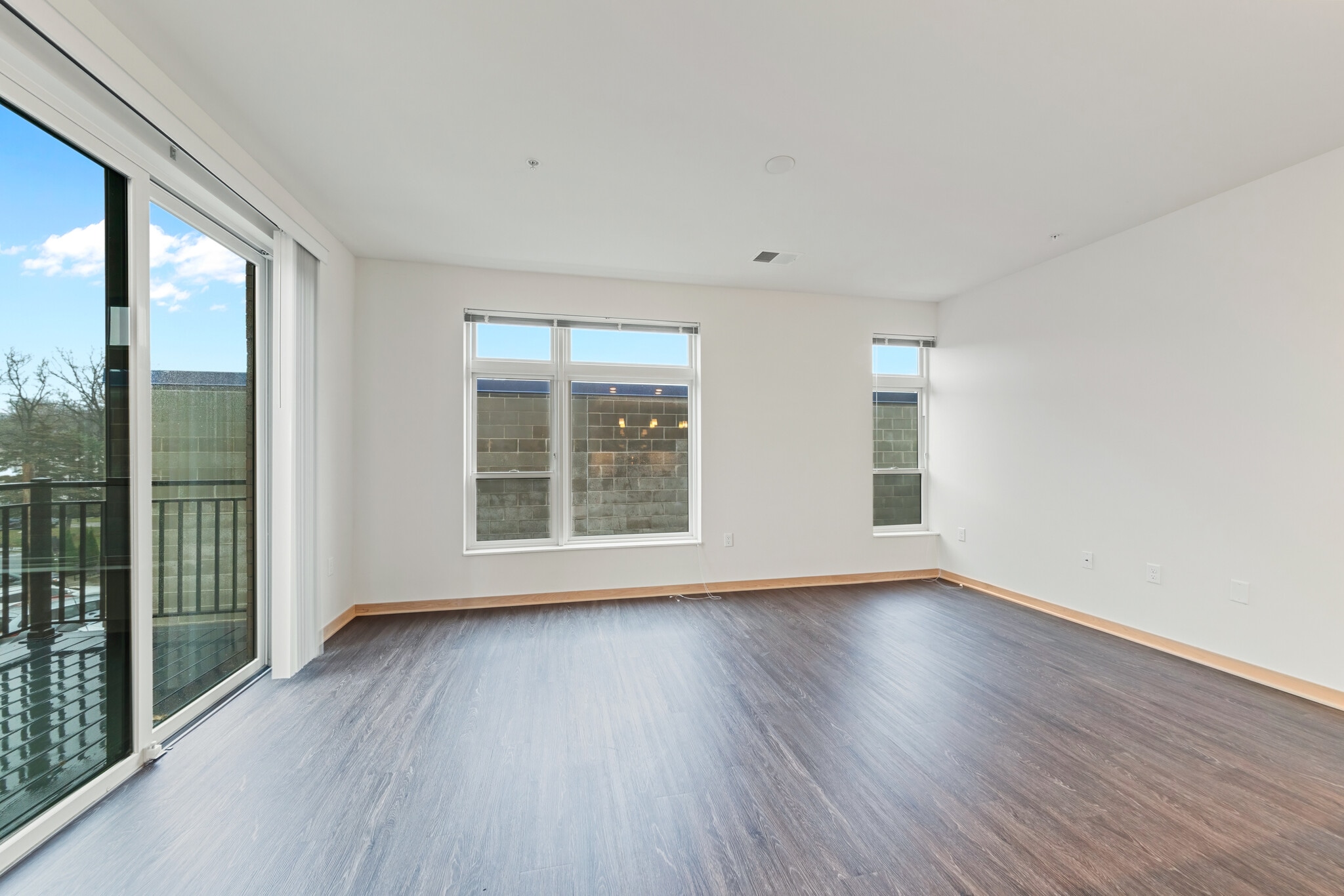 Building Photo - 1121 S Park St