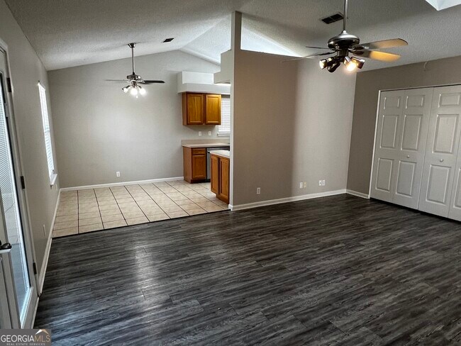 Building Photo - 109 Clinton Ct