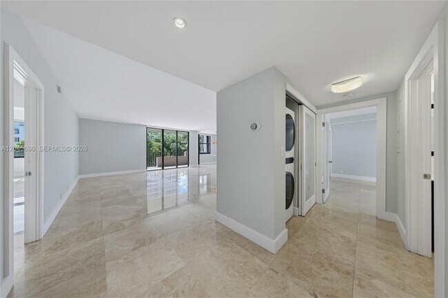 Building Photo - 161 Crandon Blvd