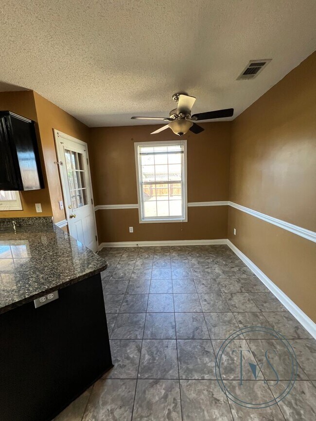 Building Photo - 2020 Weybridge Ct