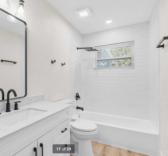 Building Photo - 420 Cinnamon Dr