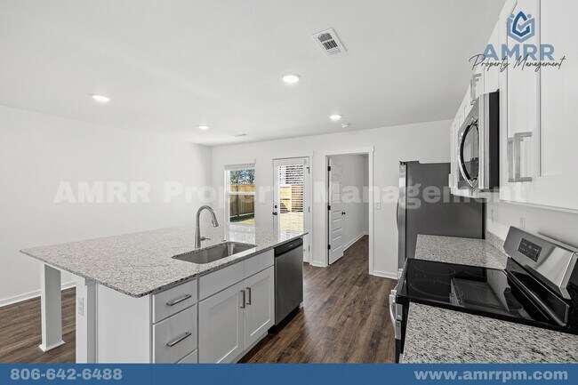 Building Photo - New 3 Bedroom Townhome!