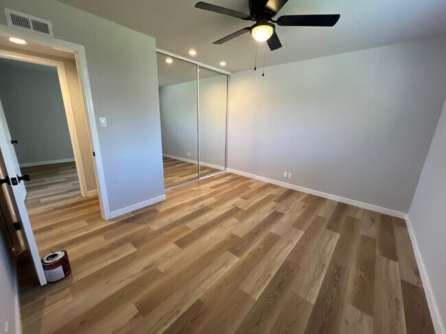 Building Photo - 160 Sands Pl