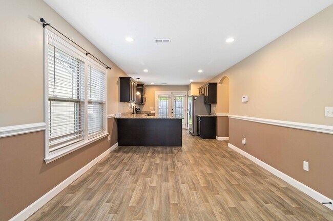 Building Photo - 130 Mistwood Ln