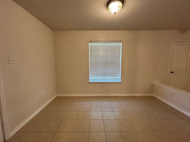 Building Photo - 3740 Oldenburg Ln