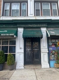 Building Photo - 1055 Main Ave