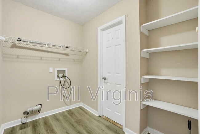 Building Photo - 1109 Hillside Ave