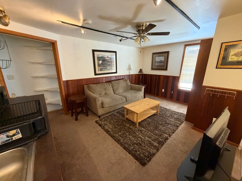 Building Photo - 18 S Marion Ave