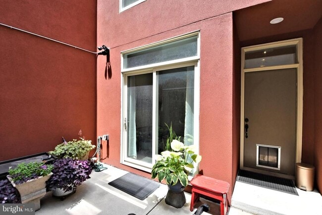 Building Photo - 107 S Van Pelt St